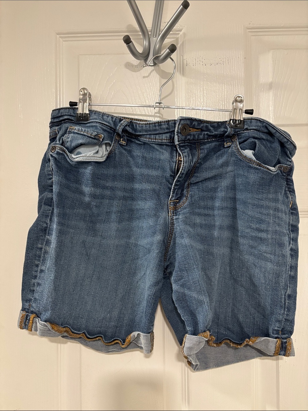 Women's Mid-Blue Denim Bermuda Shorts with Rolled Hem